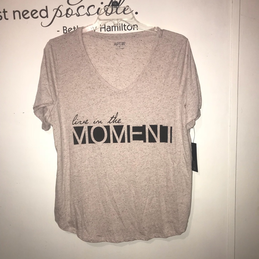 🌸2 for $10🌸 “Live in the Moment” NWT tee